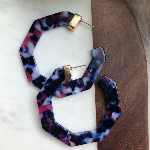 NWOT!! The Elly Geometric Resin Hoop - Picture 2 of 6
